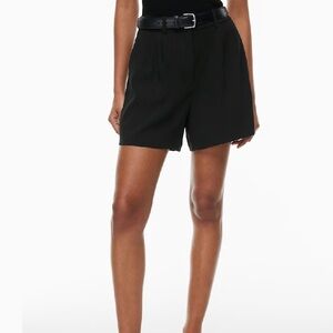 Artizia Babaton Pleated Mid-thigh Short in black sz 8.